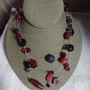 Chicos black red silvertone wire necklace